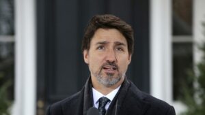 رئيس وزراء كندا يحذر من موجة كورونا ثانية بعد إعادة فتح الاقتصاد