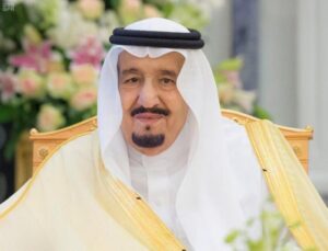 الملك سلمان يُجري اتصالاً هاتفياً بسلطان عُمان والملك ينوه بمستوى العلاقات المتميزة